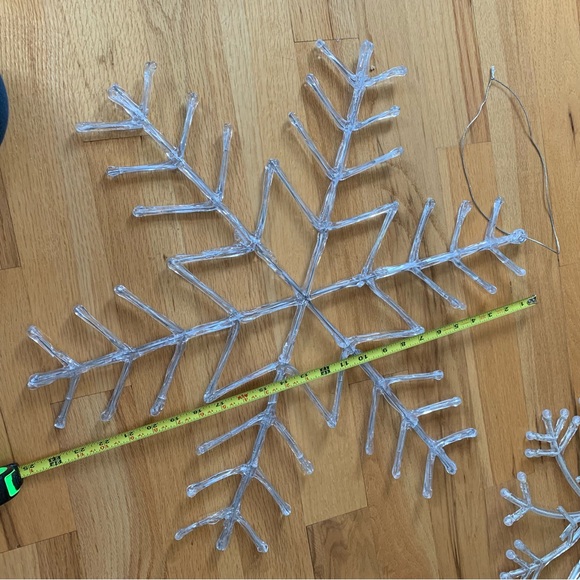 Bundle of 6 LARGE hanging decorative snowflakes - Picture 3 of 12